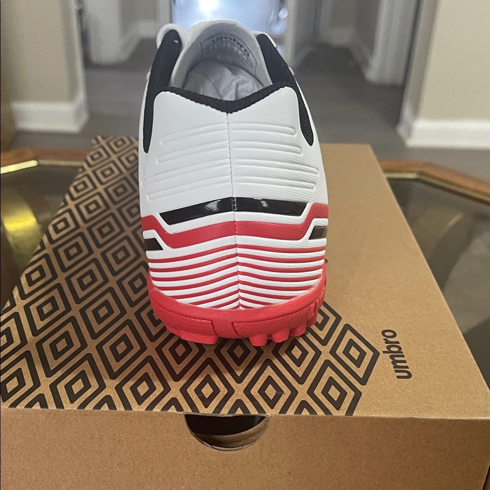 Umbro White and Red Athletic Shoes - Picture 5 of 8